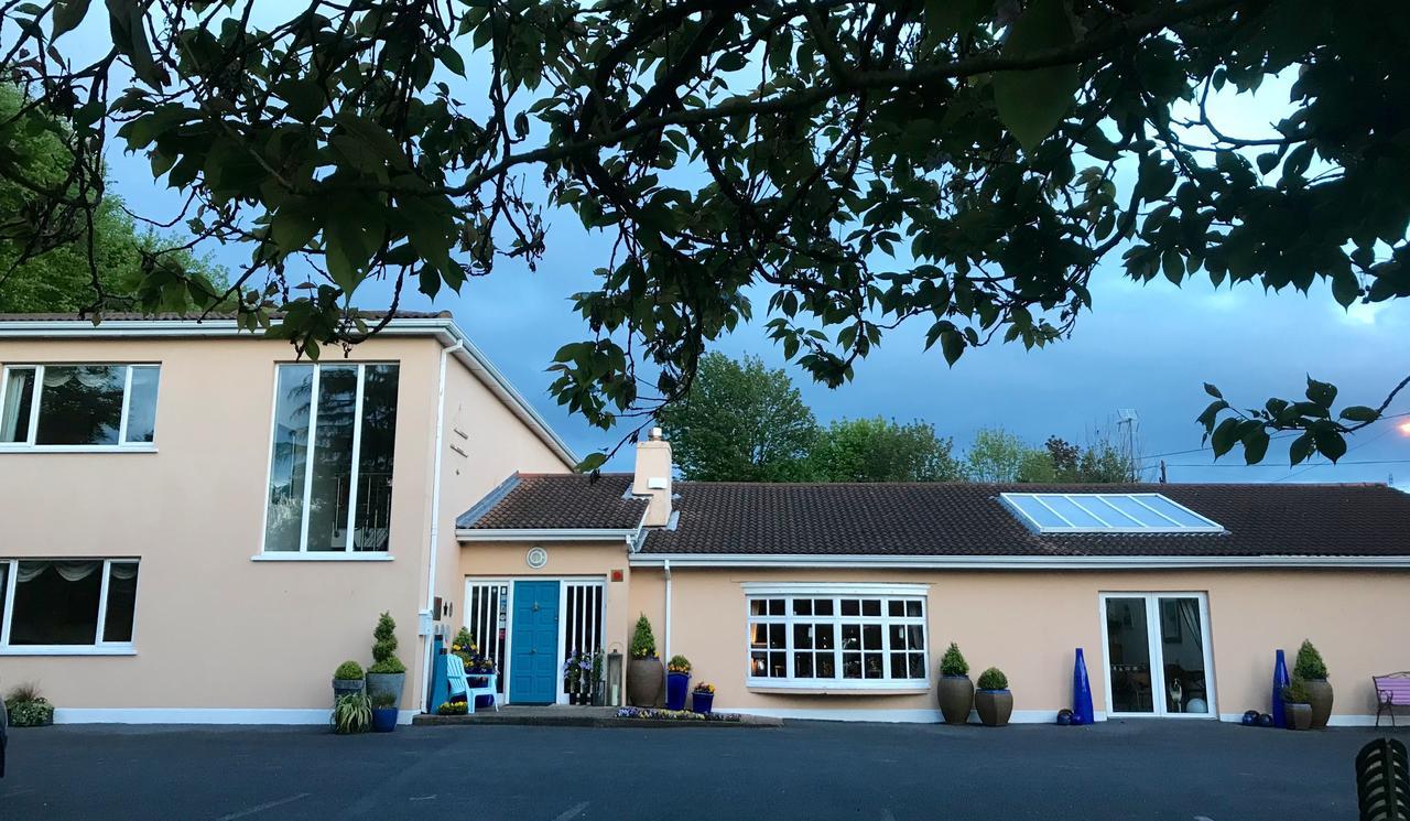 Bramble Lodge ブラーニー エクステリア 写真